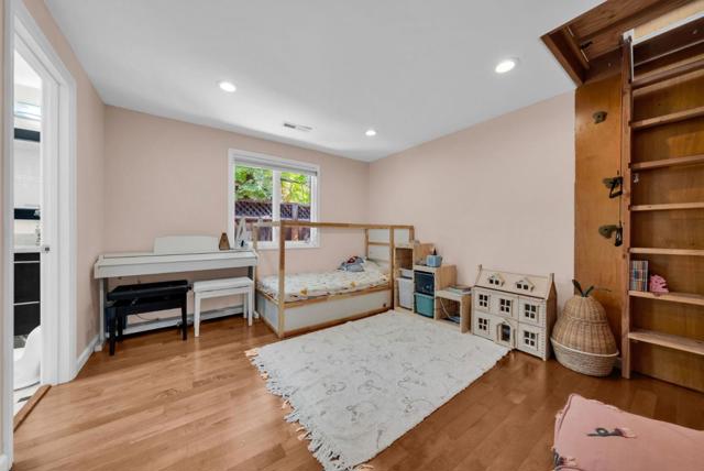 1024 Berkeley Avenue, Menlo Park CA: https://media.crmls.org/mediaz/6aeb7e63-5aba-4f40-99ed-17610fc24dcd.jpg