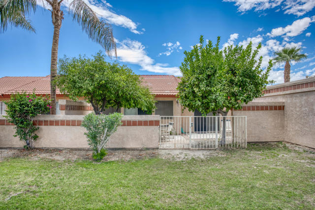 49210 Douglas Street Street, Indio CA: https://media.crmls.org/mediaz/6aeb806d-ba52-4e81-a69a-c44cffe9bced.jpg