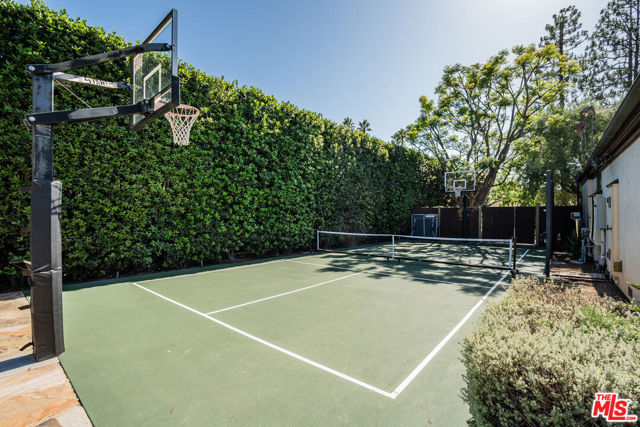 2232 Stradella Road, Los Angeles CA: https://media.crmls.org/mediaz/6aebac15-298a-4fe1-8d24-46c0ec4e9b30.jpg