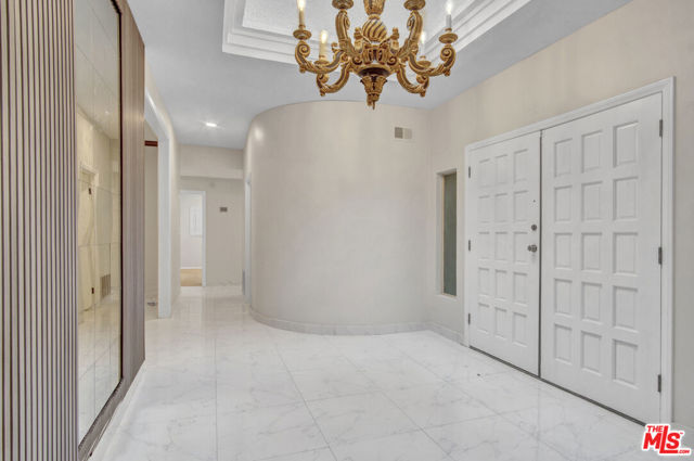 11410 Canton Drive, Studio City CA: https://media.crmls.org/mediaz/6aebefbc-bb1d-4e1d-b1c2-7b994e24fae0.jpg