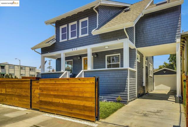812 Foothill Blvd, Oakland CA: https://media.crmls.org/mediaz/6aec0fad-aaa6-47c5-af5e-9274e83fdade.jpg