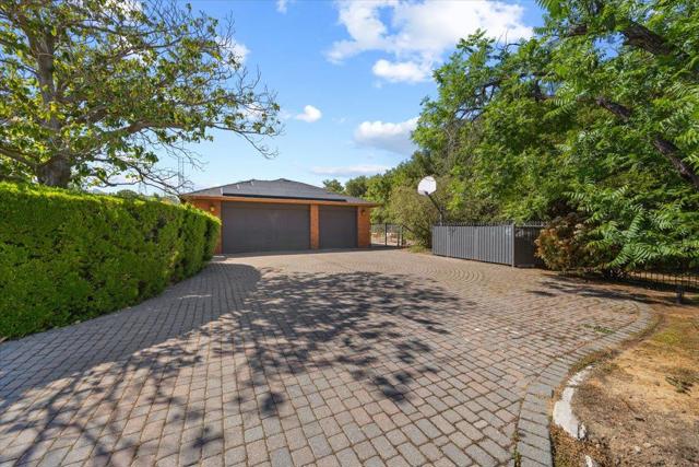 20811 Norada Court, Saratoga CA: https://media.crmls.org/mediaz/6aec12e1-4a5c-4057-a283-bc174872f889.jpg
