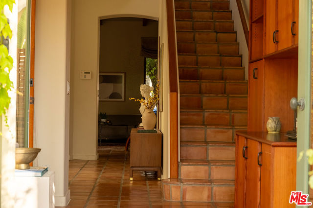 416 Carroll Canal, Venice CA: https://media.crmls.org/mediaz/6aec4e12-7d56-4f71-8207-2e54a6a4ea8d.jpg
