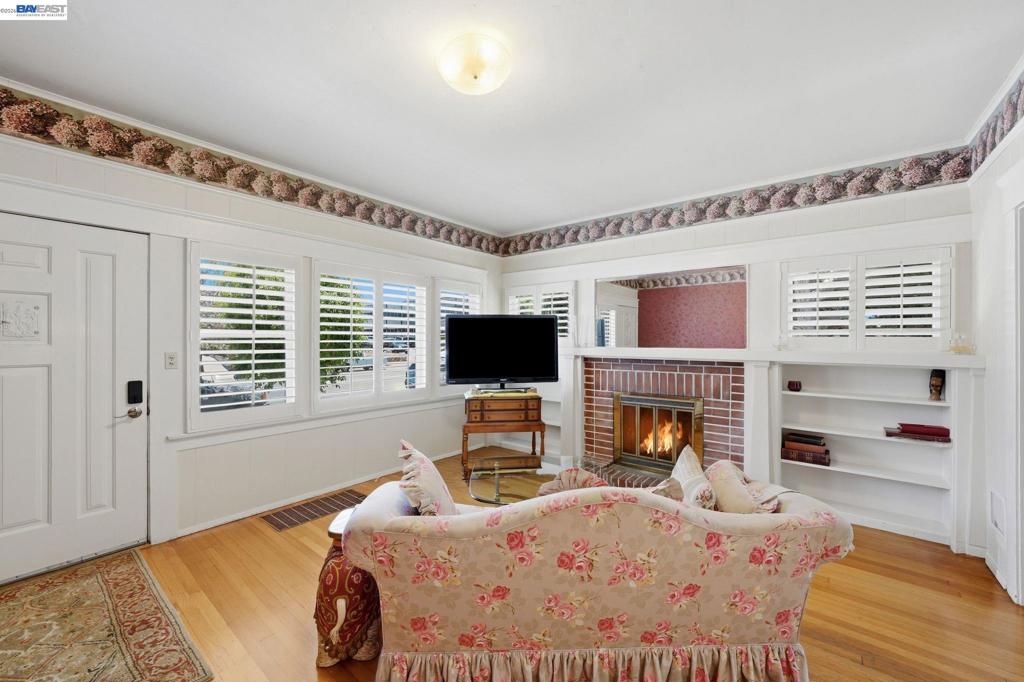 1412 30th St - photo 4