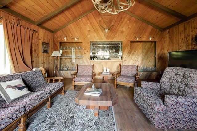 8550 Roach Drive, La Mesa CA: https://media.crmls.org/mediaz/6aeca617-720a-4558-89d9-ac31546eac88.jpg