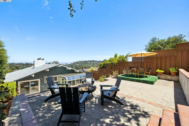 2140 Pullman Ave, Belmont CA: https://media.crmls.org/mediaz/6aecd754-4fca-4198-8e60-1f91406c3c69.jpg