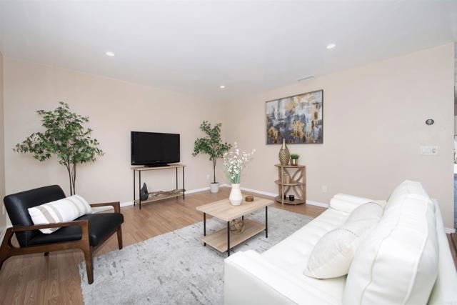 Detail Gallery Image 4 of 26 For 3625 Vista Oceana #18,  Oceanside,  CA 92057 - 2 Beds | 2 Baths