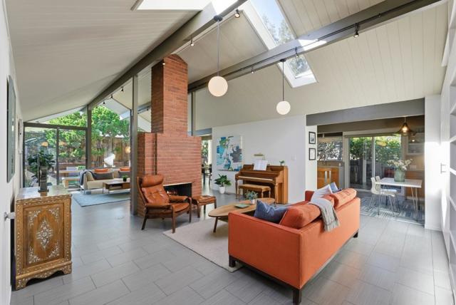 Image 5 of 53 For 943 Trophy Drive