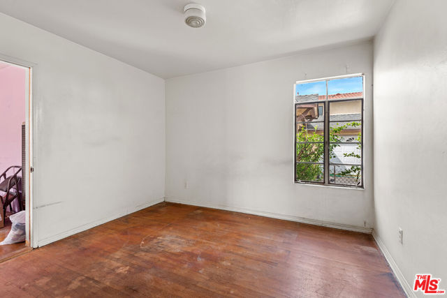 12926 Bonaparte Avenue, Los Angeles CA: https://media.crmls.org/mediaz/6aed6880-be95-4480-ad3b-9b7091f607c2.jpg