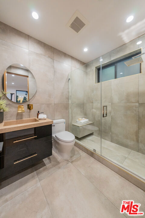 4532 Calhoun Avenue, Sherman Oaks CA: https://media.crmls.org/mediaz/6aed7d54-40e0-49d0-b2c3-44badf30b7eb.jpg