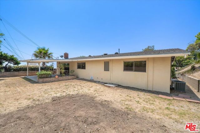 820 N 16th Street, Montebello CA: https://media.crmls.org/mediaz/6aedc9b6-bddf-4422-adcc-f35ce4225d2c.jpg
