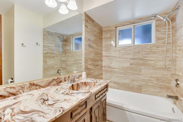 11518 205th St, Lakewood CA: https://media.crmls.org/mediaz/6aee5175-8bfb-438e-8bc9-3082af05a449.jpg