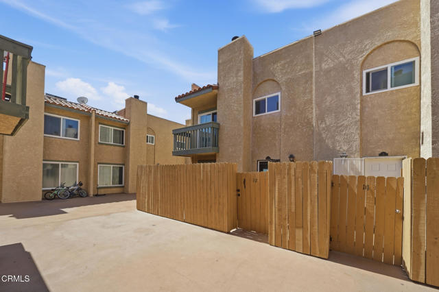 Detail Gallery Image 21 of 27 For 10260 Plainview Ave #12,  Los Angeles,  CA 91042 - 3 Beds | 2/1 Baths