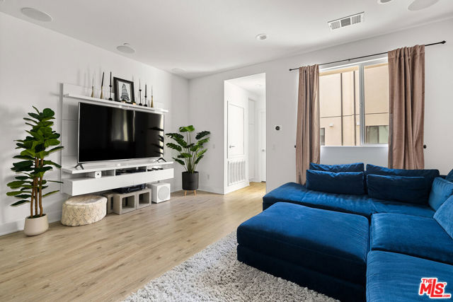 118 S Avenue 50, Los Angeles CA: https://media.crmls.org/mediaz/6aee7e4f-5328-453f-8f60-2e03427e7abb.jpg