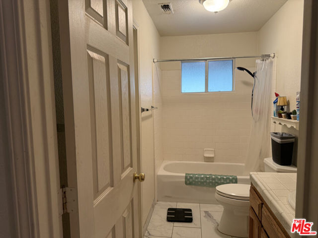 31199 Rolling Meadow Court, Coarsegold CA: https://media.crmls.org/mediaz/6aee926f-f9dc-454d-a30d-6ce0925ea373.jpg