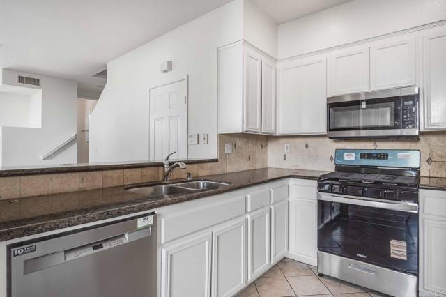 Detail Gallery Image 18 of 33 For 1140 Valdivia Ct, Chula Vista,  CA 91910 - 3 Beds | 2/1 Baths