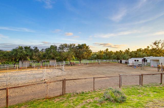 Detail Gallery Image 29 of 54 For 2092 Tudor Ln, Fallbrook,  CA 92028 - 4 Beds | 3/1 Baths