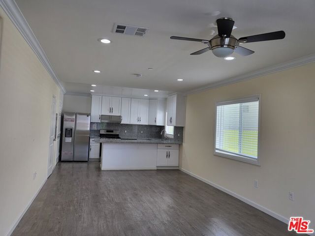 2758 W 12th Street, Los Angeles CA: https://media.crmls.org/mediaz/6af00724-6d83-4215-a665-1c305ec265df.jpg