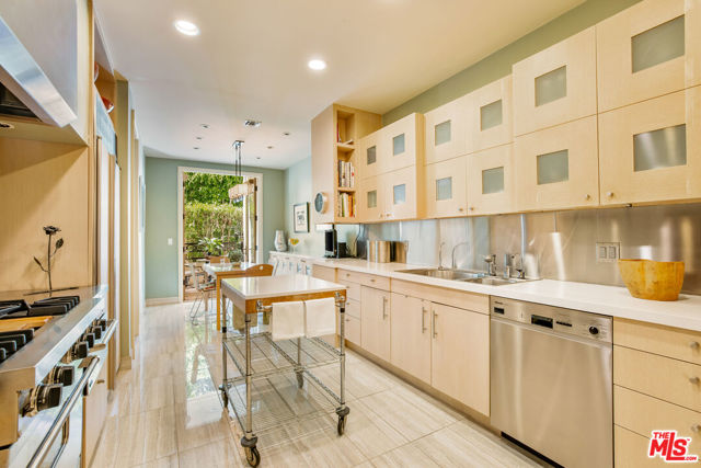 10104 Empyrean Way, Los Angeles, California 90067, 2 Bedrooms Bedrooms, ,2 BathroomsBathrooms,Condominium,For Sale,Empyrean,24426931