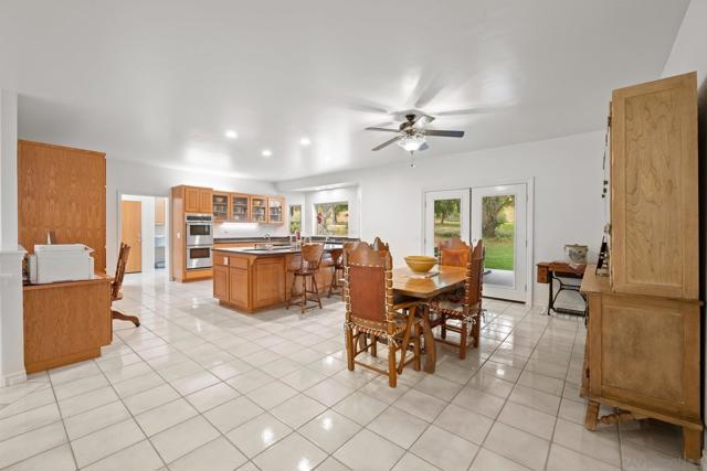 15847 Mac Tan Ln, Valley Center CA: https://media.crmls.org/mediaz/6af0c299-aa5f-4c87-9fe9-736cc8863d4b.jpg