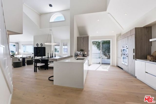 6487 Cavalleri Road, Malibu CA: https://media.crmls.org/mediaz/6af1b129-d01d-427e-bb6c-fca19df900b6.jpg