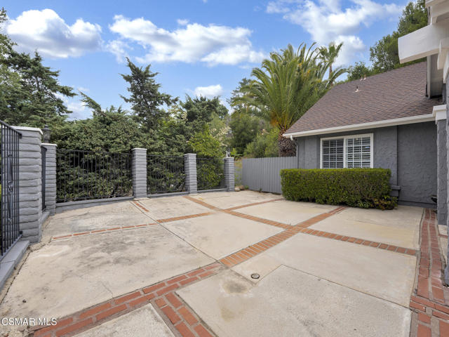 3950 United Road, Agoura Hills CA: https://media.crmls.org/mediaz/6af1db88-40c8-4e23-80f2-cba7d997977a.jpg