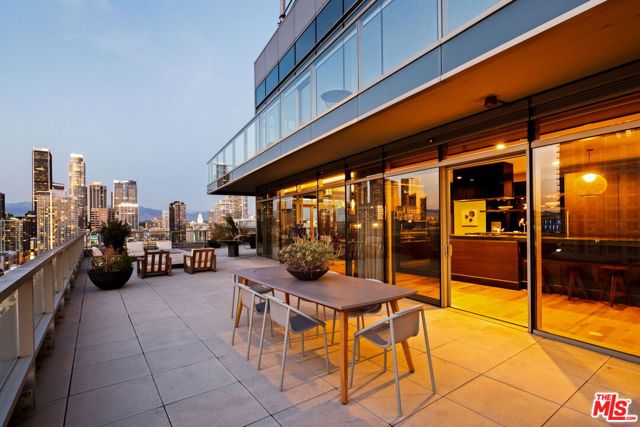 1155 S Grand Avenue, Los Angeles CA: https://media.crmls.org/mediaz/6af22a5b-d5a7-4089-9f4d-9b37e563ed1a.jpg