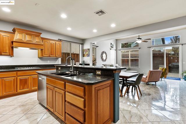 3551 Keystone Loop, Discovery Bay CA: https://media.crmls.org/mediaz/6af259e8-3a1b-48e5-a24f-0f9045955559.jpg