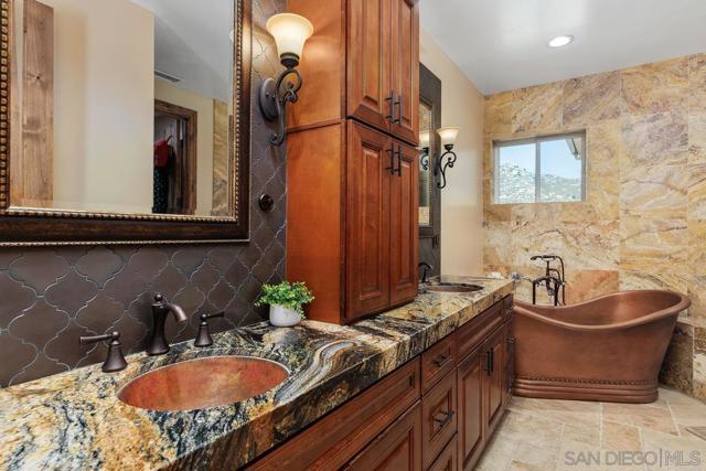 18585 Deer Valley Estates, Poway CA: https://media.crmls.org/mediaz/6af2a3dc-b62b-4c90-ac64-0634eb4465ce.jpg