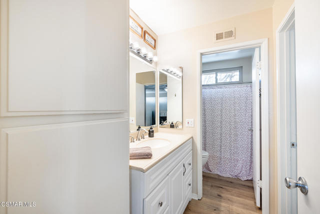 658 Rosewood Avenue, Camarillo CA: https://media.crmls.org/mediaz/6af2e042-d9d1-42b9-ab65-3fdd9fa6e6fb.jpg