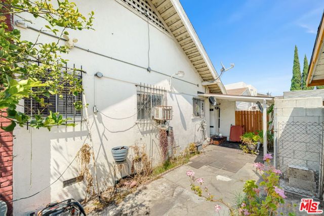 414 N Ditman Avenue, Los Angeles CA: https://media.crmls.org/mediaz/6af31835-6fab-48bc-9e1b-e1a2d928a913.jpg
