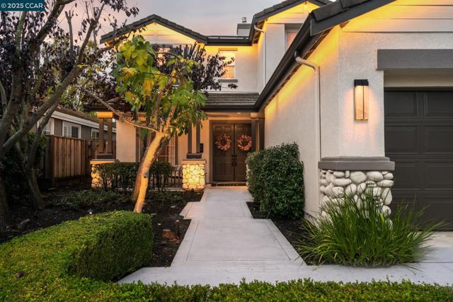 84 Plumeria Ct, Danville CA: https://media.crmls.org/mediaz/6af37318-3755-4705-b1d2-94fe576bd1f8.jpg