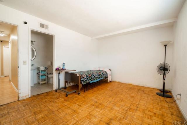 10181 Mayor Circle, San Diego CA: https://media.crmls.org/mediaz/6af3c348-b9c2-4b52-bec2-043dea036e0c.jpg