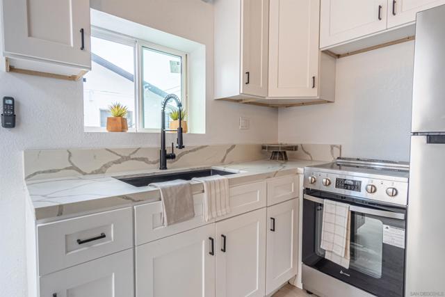 2813 15 46Th St, San Diego CA: https://media.crmls.org/mediaz/6af3ce9d-149d-4090-9ea8-8c2a0a92f521.jpg