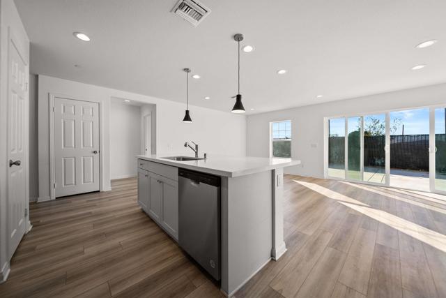 20075 Sanquinella Cir, Riverside CA: https://media.crmls.org/mediaz/6af3db4e-59f3-4943-9fef-b9b2cbe39235.jpg