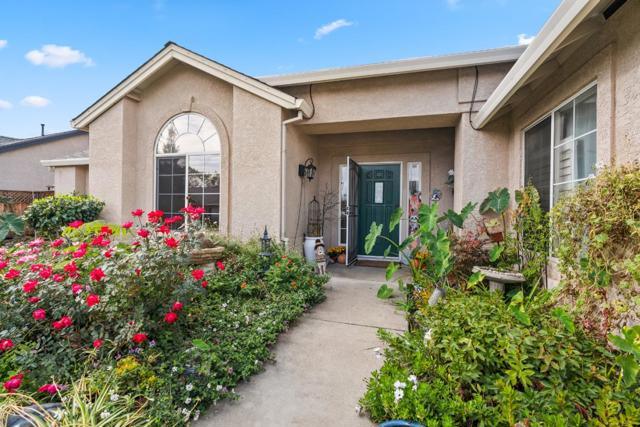 2920 Aspen Glow Lane, Redding CA: https://media.crmls.org/mediaz/6af47d44-3852-4534-9b00-475598966be3.jpg