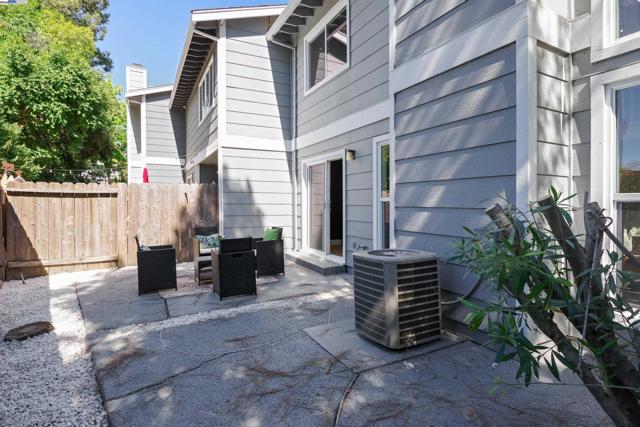 498 Via Royal, Walnut Creek CA: https://media.crmls.org/mediaz/6af4c03c-2049-4039-9aa7-31d6bb7ddf5b.jpg