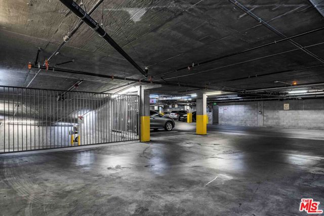 1260 S Corning Street, Los Angeles CA: https://media.crmls.org/mediaz/6af4cb11-e1a1-4b8f-a68e-1ef32b3b65b1.jpg