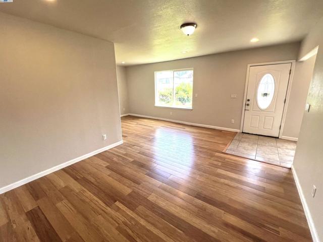 6223 Dairy Ave, Newark CA: https://media.crmls.org/mediaz/6af4fb5f-1ef5-4ad8-8a21-f1744990b941.jpg