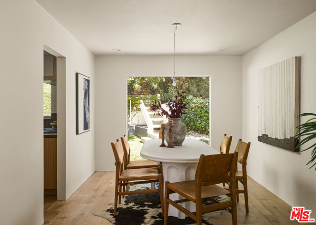 17155 Clemons Drive, Encino CA: https://media.crmls.org/mediaz/6af56a1e-aea0-4c4f-81ce-2b96f6cf0ee3.jpg