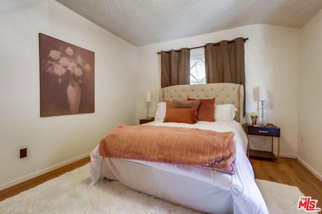 7951 Glenties Lane, Sunland CA: https://media.crmls.org/mediaz/6af5b6b0-5daa-47f1-8980-a960d2c9431d.jpg