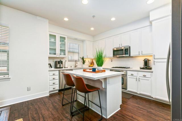 Detail Gallery Image 10 of 51 For 328 Bishop Dr, San Marcos,  CA 92078 - 3 Beds | 2/1 Baths