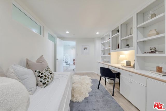 833 17th Street, Santa Monica CA: https://media.crmls.org/mediaz/6af71d3e-28b0-44c2-8fcc-e50600f68a20.jpg