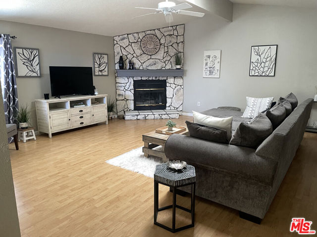 5001 W Florida Avenue, Hemet CA: https://media.crmls.org/mediaz/6af79a3a-d0f1-4298-aa92-5bf7b0437a66.jpg