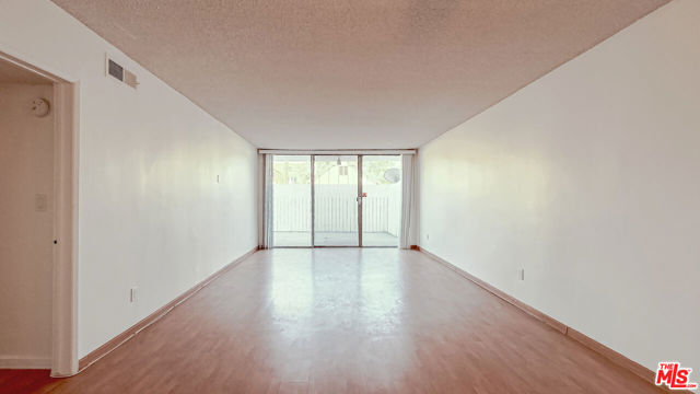 400 S La Fayette Park Place, Los Angeles CA: https://media.crmls.org/mediaz/6af79e89-73b0-47bb-a98f-79a43d255ecf.jpg