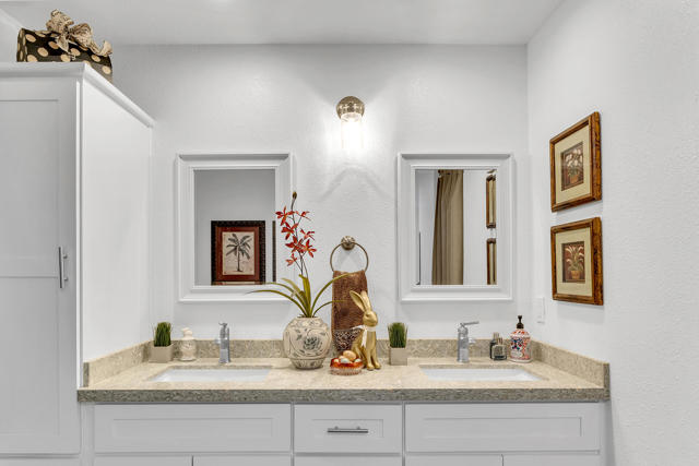 527 Jade Lane, Palm Springs CA: https://media.crmls.org/mediaz/6af7c88c-7985-47d8-9d26-033ad3ac3e11.jpg