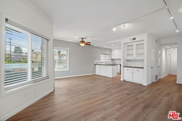 11938 Courtleigh Drive, Los Angeles CA: https://media.crmls.org/mediaz/6af7e693-c98d-4e8f-a38f-05a85283c7ba.jpg