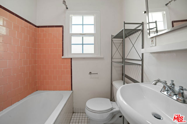 1236 1/4 N Cahuenga Boulevard, Los Angeles CA: https://media.crmls.org/mediaz/6af7e7d2-a397-4727-8085-1f2112ce6b4a.jpg