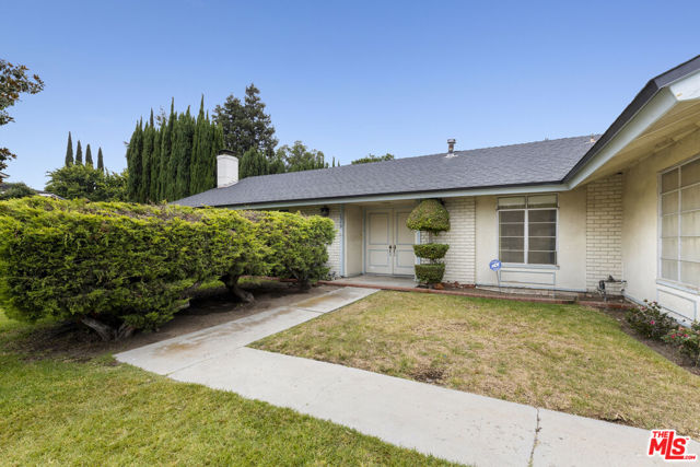 1379 Acapulco Avenue, Simi Valley CA: https://media.crmls.org/mediaz/6af7ff65-8b4f-4777-8616-1c2b0f31cf88.jpg