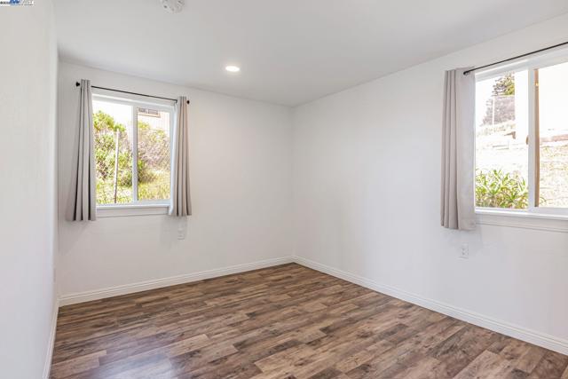 19975 JOHN DR, Castro Valley CA: https://media.crmls.org/mediaz/6af81a9f-534c-4da1-831c-3b34a8d30d11.jpg